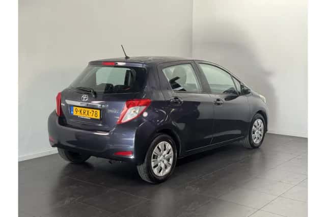Toyota Yaris (2013) thumbnail 6