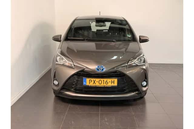 Toyota Yaris (2017) thumbnail 4