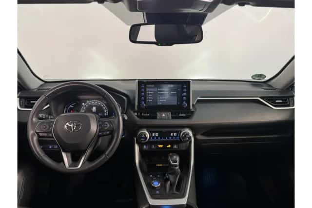Toyota RAV4 (2022) thumbnail 2