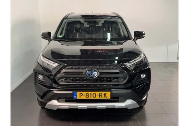 Toyota RAV4 (2022) thumbnail 3