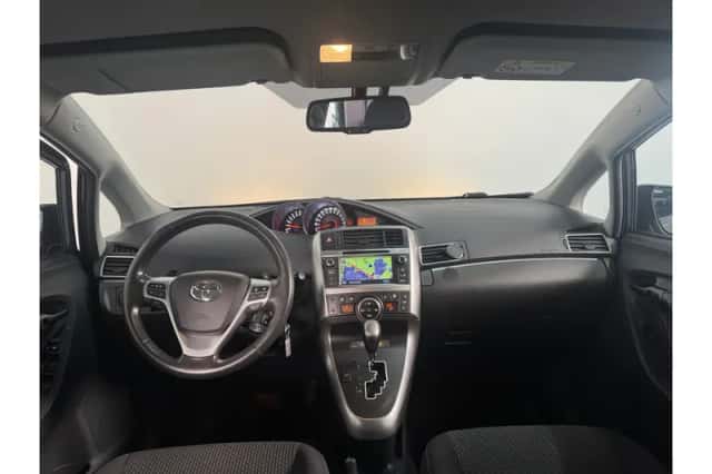 Toyota Verso (2013) thumbnail 2