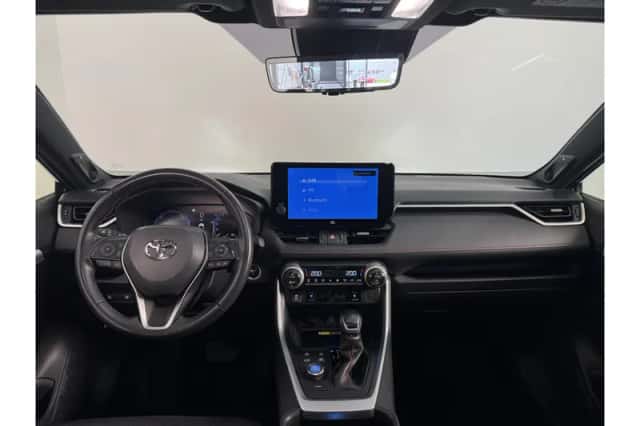 Toyota RAV4 (2023) thumbnail 2