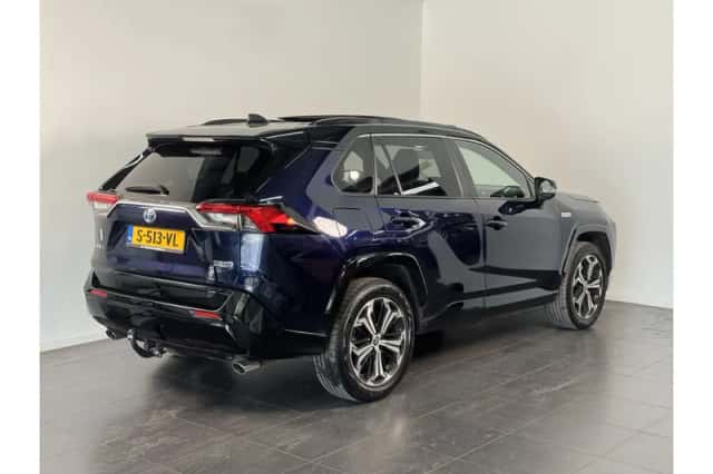 Toyota RAV4 (2023) thumbnail 5