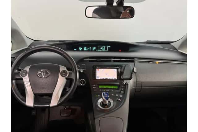 Toyota Prius (2010) thumbnail 2