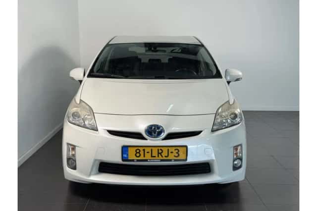 Toyota Prius (2010) thumbnail 3
