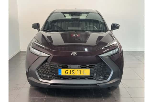 Toyota C-HR (2024) thumbnail 3