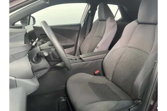 Toyota C-HR (2024) thumbnail 6