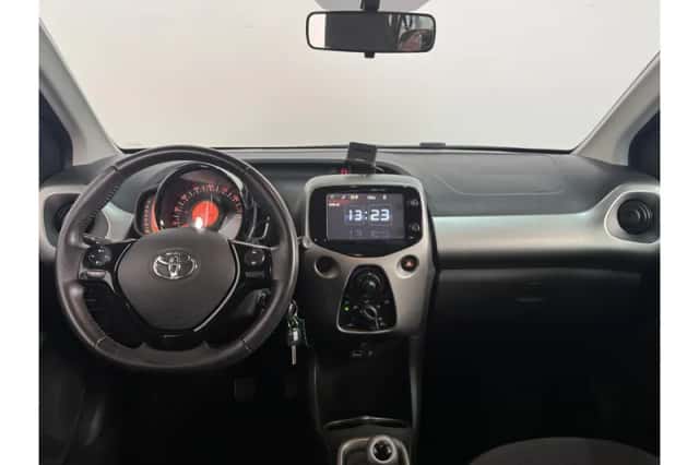 Toyota Aygo (2015) thumbnail 2