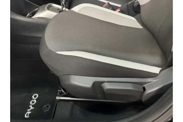 Toyota Aygo (2015) thumbnail 5
