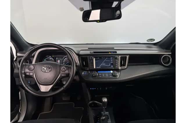 Toyota RAV4 (2016) thumbnail 2