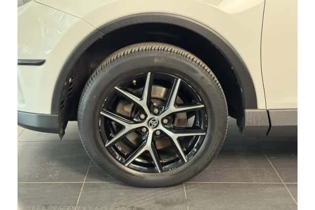 Toyota RAV4 (2016) thumbnail 4