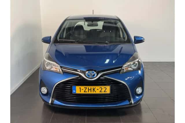 Toyota Yaris (2015) thumbnail 3