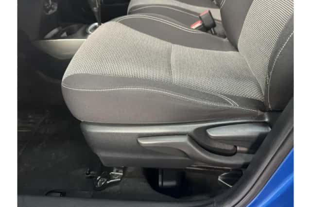 Toyota Yaris (2015) thumbnail 5