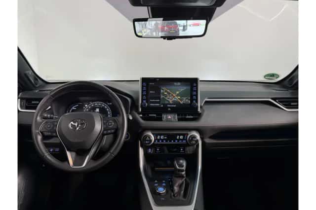 Toyota RAV4 (2022) thumbnail 2