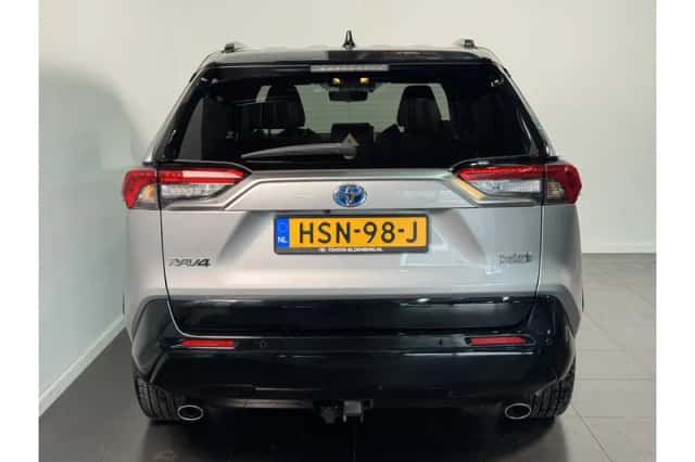 Toyota RAV4 (2022) thumbnail 6