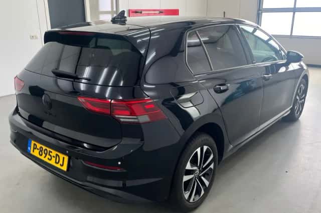 Volkswagen Golf (2021) thumbnail 3
