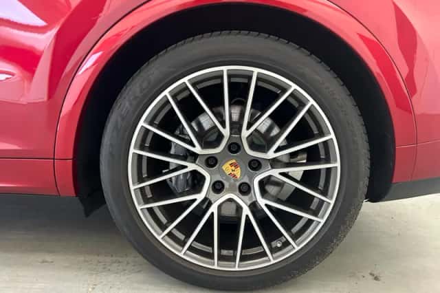 Porsche Cayenne (2023) thumbnail 5
