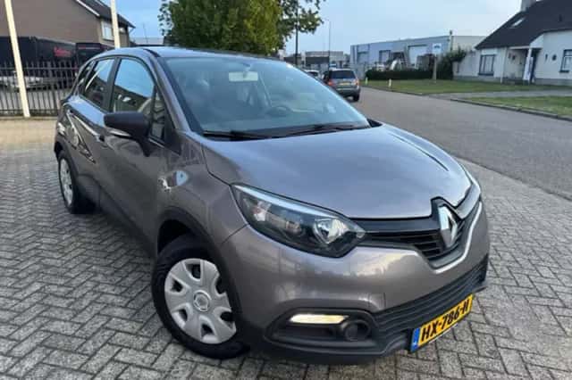 Renault Captur (2014) thumbnail 2