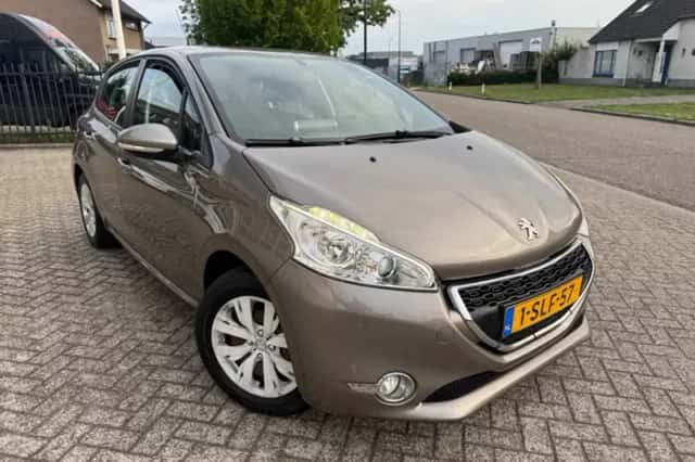 Peugeot 208 (2013) thumbnail 2