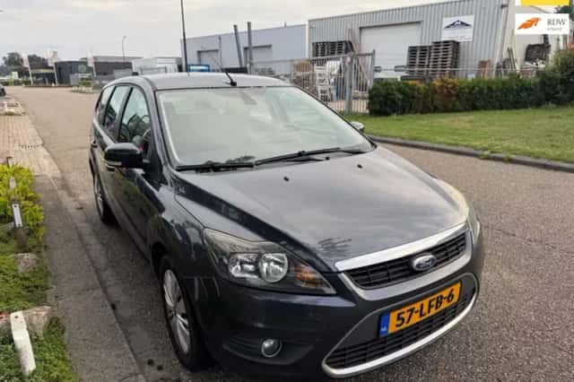 Ford Focus (2010) thumbnail 1