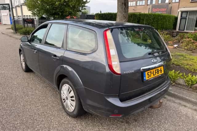 Ford Focus (2010) thumbnail 2