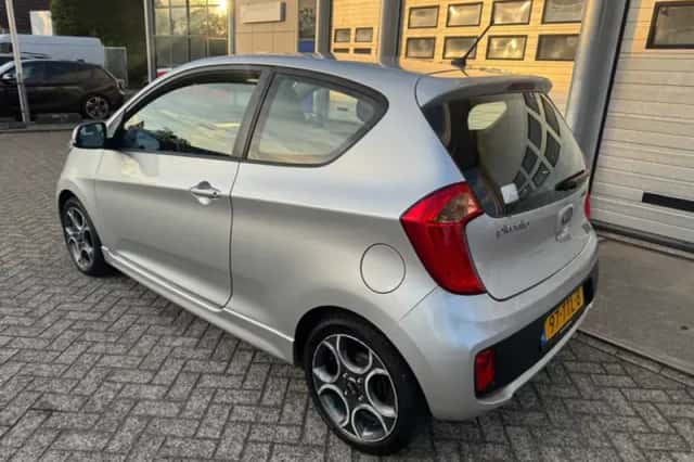 Kia Picanto (2012) thumbnail 3
