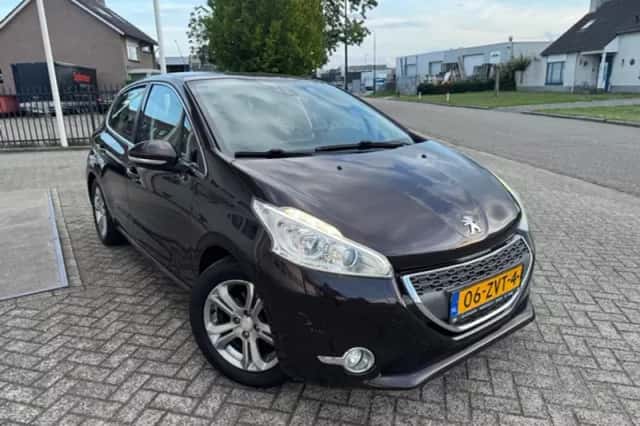 Peugeot 208 (2013) thumbnail 2