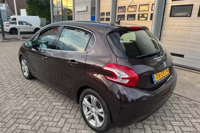 Peugeot 208 (2013) thumbnail 3