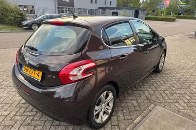 Peugeot 208 (2013) thumbnail 5