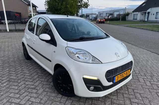 Peugeot 107 (2014) thumbnail 2