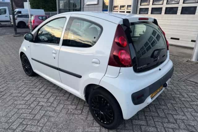 Peugeot 107 (2014) thumbnail 3