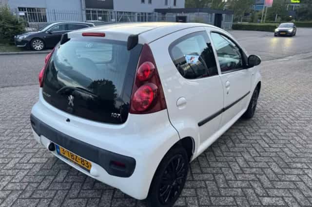 Peugeot 107 (2014) thumbnail 5
