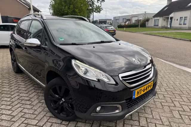 Peugeot 2008 (2016) thumbnail 2