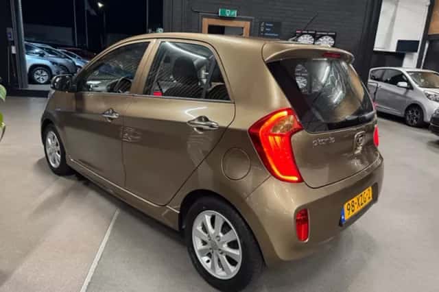 Kia Picanto (2012) thumbnail 2