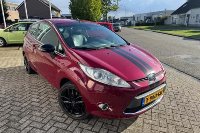 Ford Fiesta (2010) thumbnail 2