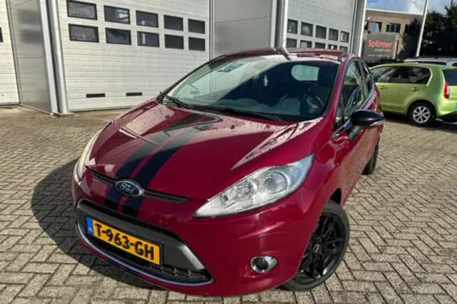 Ford Fiesta (2010) thumbnail 4