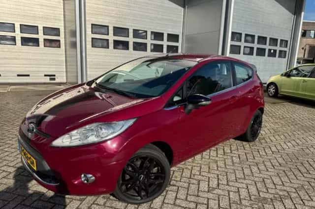 Ford Fiesta (2010) thumbnail 6