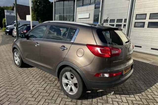 Kia Sportage (2011) thumbnail 3