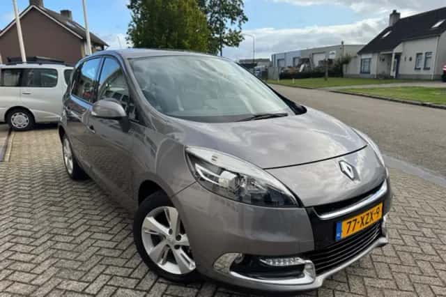 Renault Scénic (2012) thumbnail 2