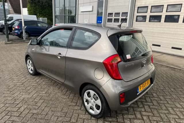 Kia Picanto (2013) thumbnail 3