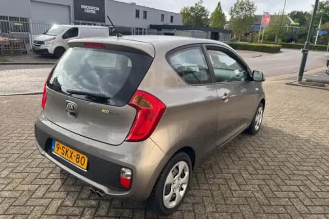 Kia Picanto (2013) thumbnail 5