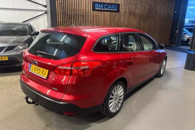 Ford Focus (2015) thumbnail 2