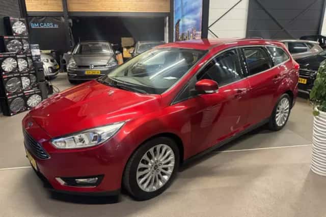 Ford Focus (2015) thumbnail 3