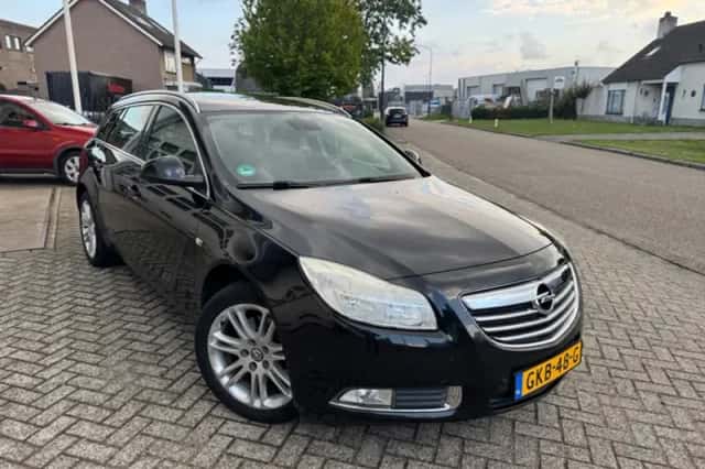 Opel Insignia (2010) thumbnail 2