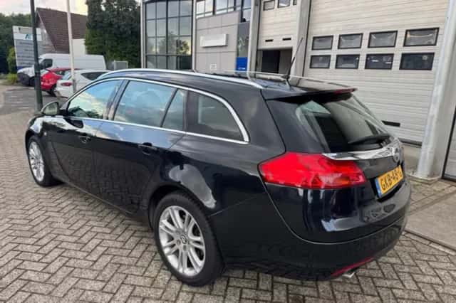 Opel Insignia (2010) thumbnail 3