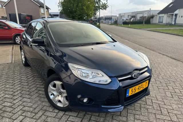 Ford Focus (2011) thumbnail 2