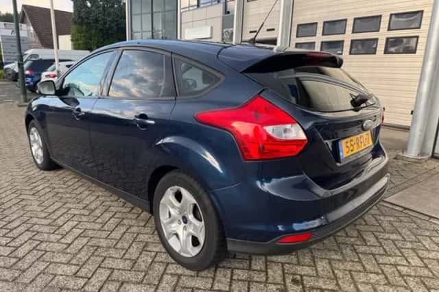 Ford Focus (2011) thumbnail 3