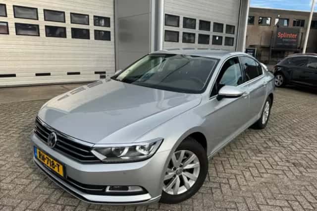 Volkswagen Passat (2018) thumbnail 3