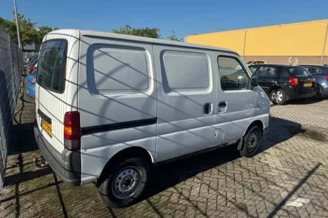 Suzuki Carry (2001) thumbnail 3