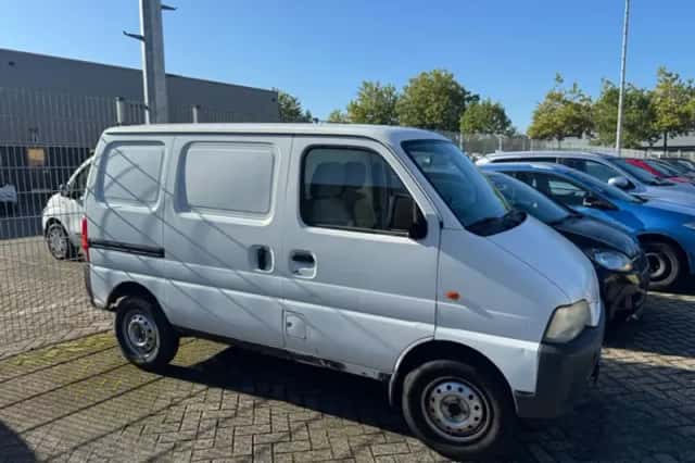 Suzuki Carry (2001) thumbnail 4
